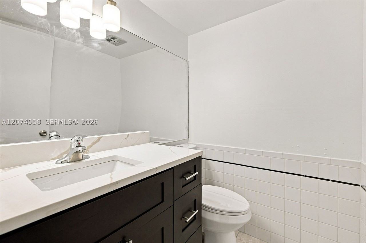 3212 N Pine Island Rd #603 - Photo 3 of 15