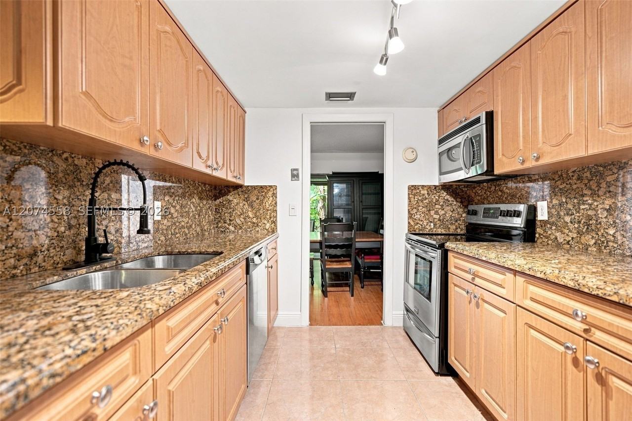 3212 N Pine Island Rd #603 - Photo 5 of 15