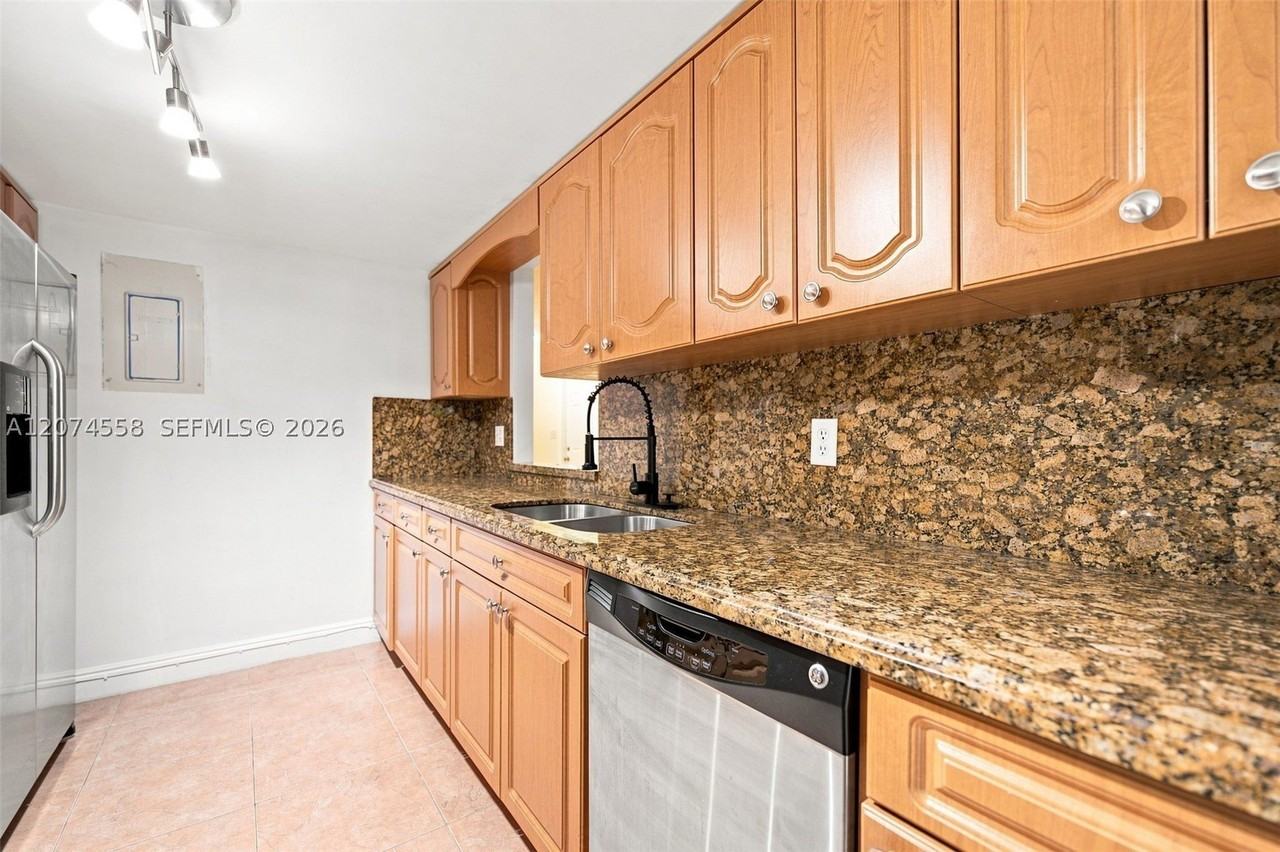 3212 N Pine Island Rd #603 - Photo 6 of 15