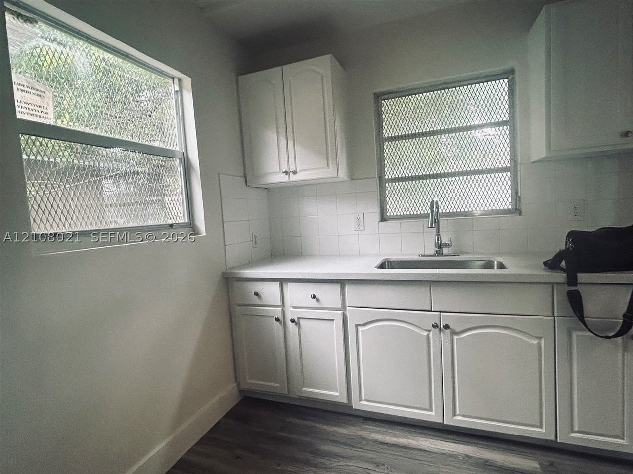 1801 Nw 44th St #0 - Photo 3 of 14
