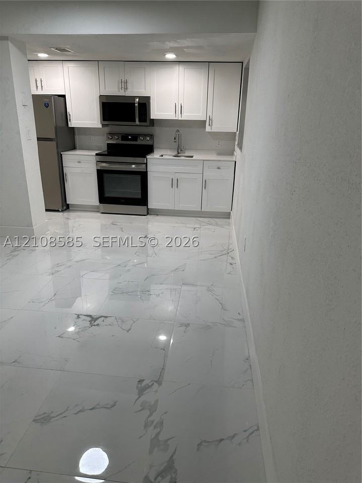 519 Sw 2nd St #104 - Photo 4 of 13