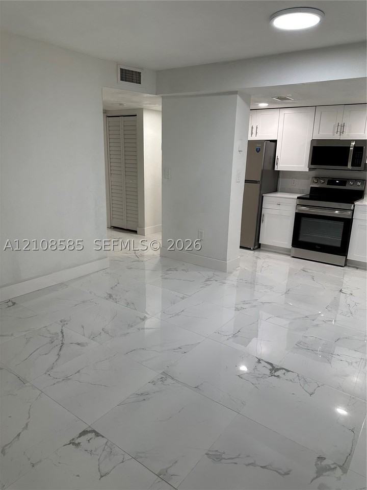 519 Sw 2nd St #104 - Photo 5 of 13