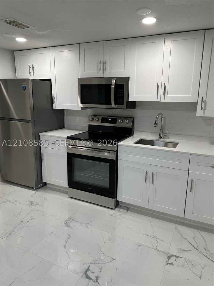 519 Sw 2nd St #104 - Photo 6 of 13