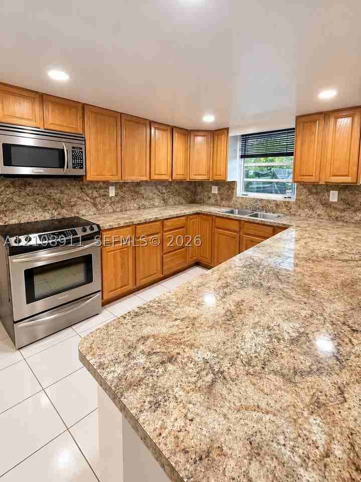 10770 Sw 164th St - Photo 4 of 11