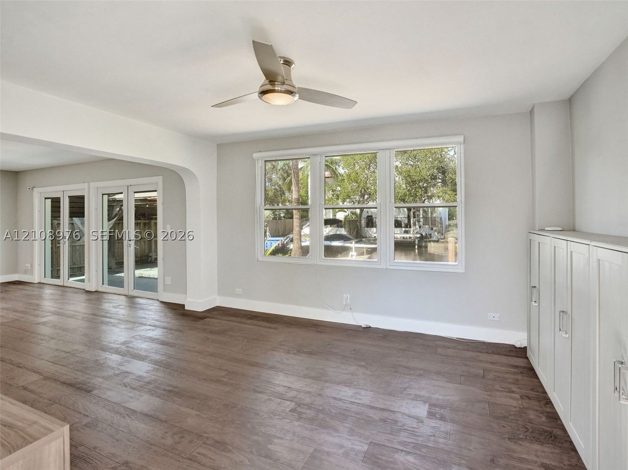 525 Sw 12th St - Photo 6 of 45