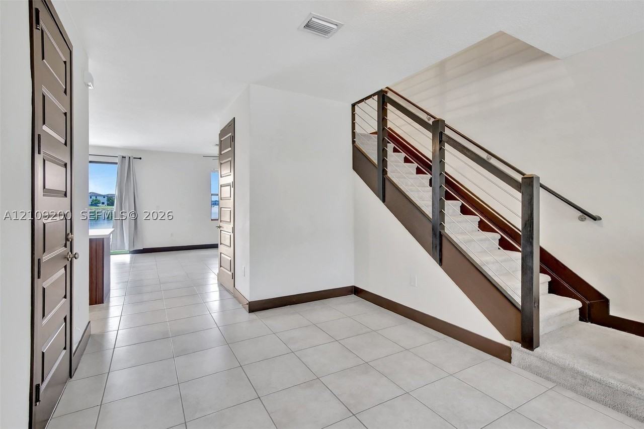 16011 Nw 91st Ct - Photo 5 of 38