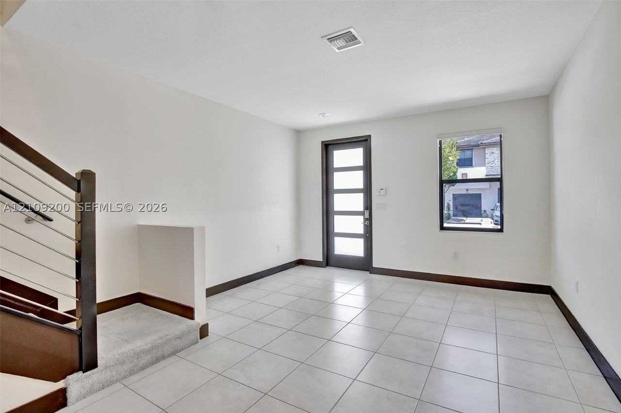 16011 Nw 91st Ct - Photo 6 of 38