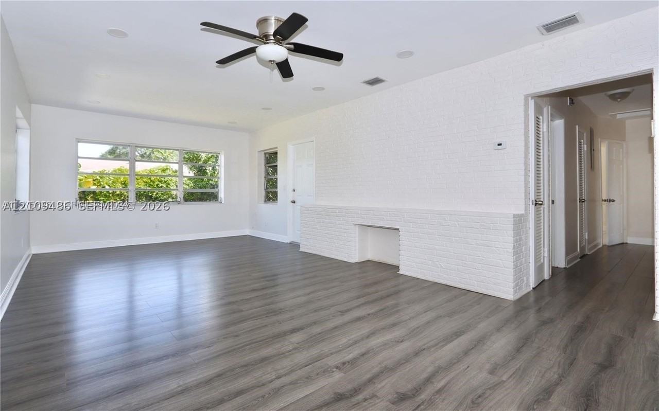 1035 Ne 169th Ter - Photo 5 of 18