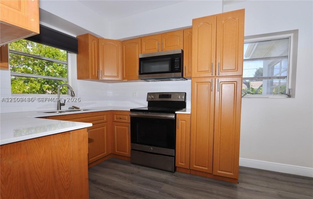 1035 Ne 169th Ter - Photo 6 of 18