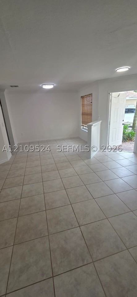 2283 Nw 170th Ave - Photo 5 of 17