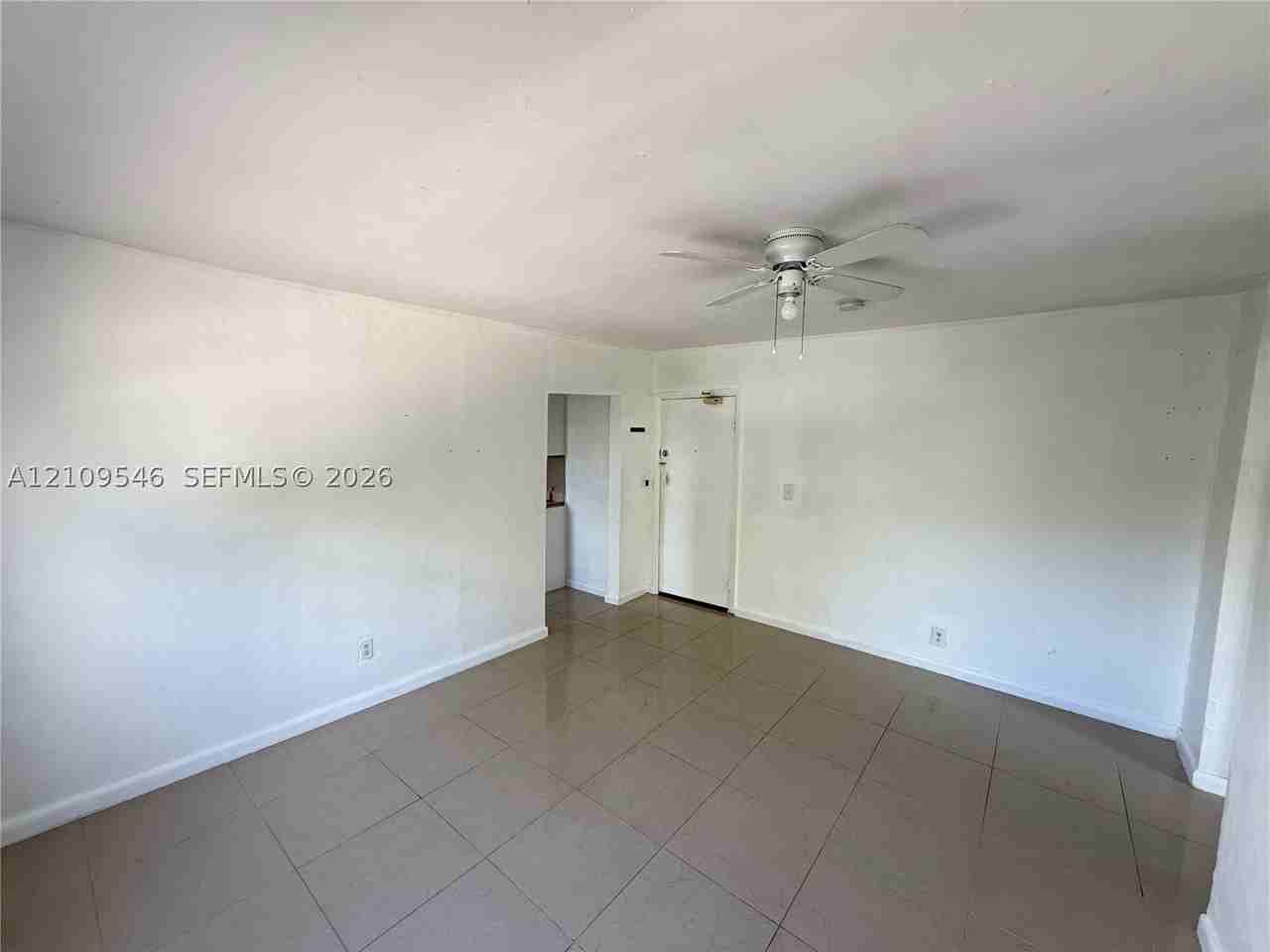 548 Nw 30th St #3 - Photo 3 of 12