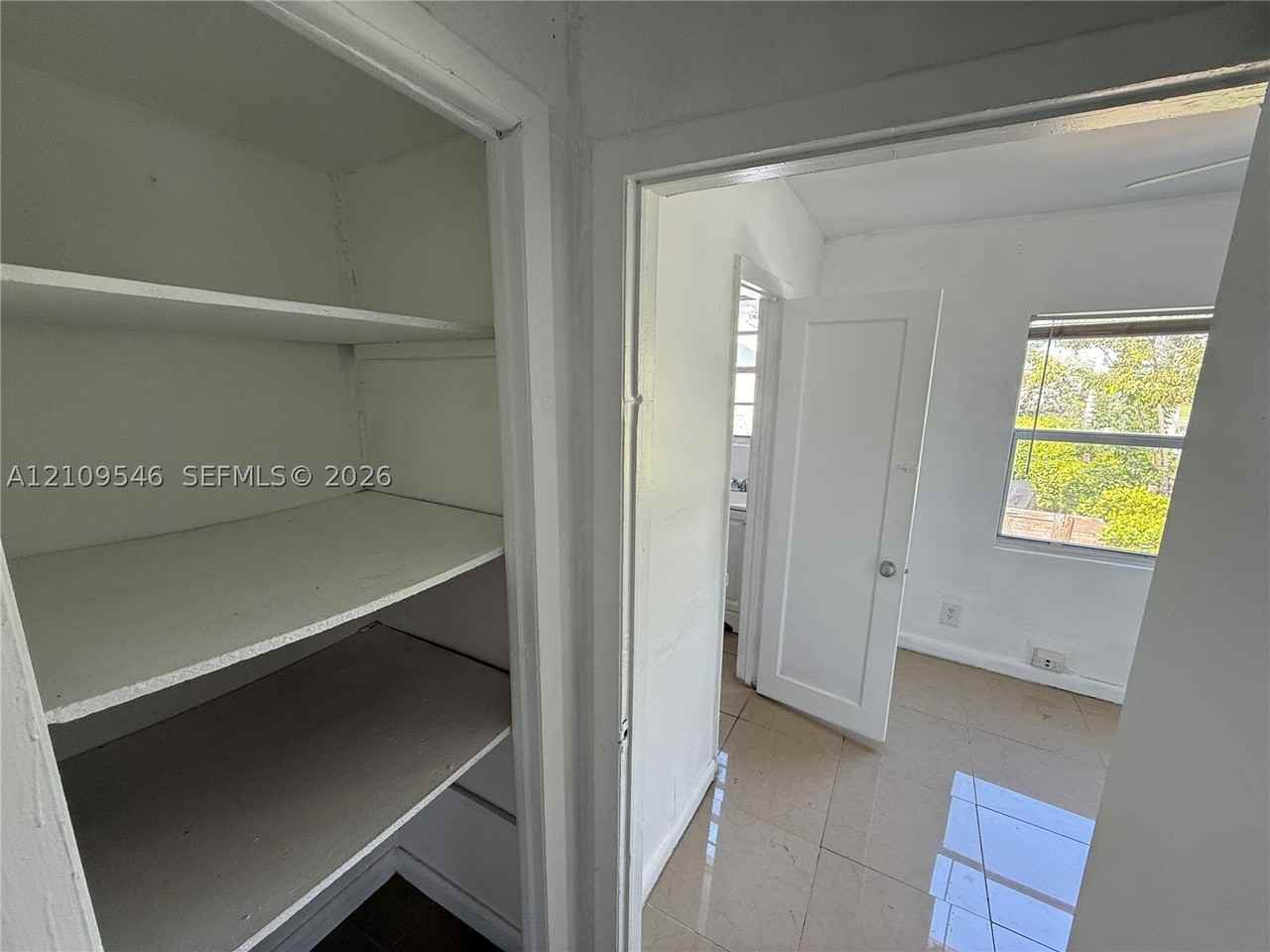 548 Nw 30th St #3 - Photo 6 of 12