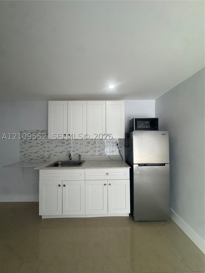 4067 Sw 97th Ct #1 - Photo 2 of 5
