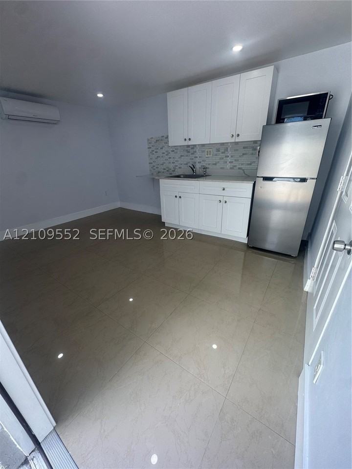 4067 Sw 97th Ct #1 - Photo 3 of 5