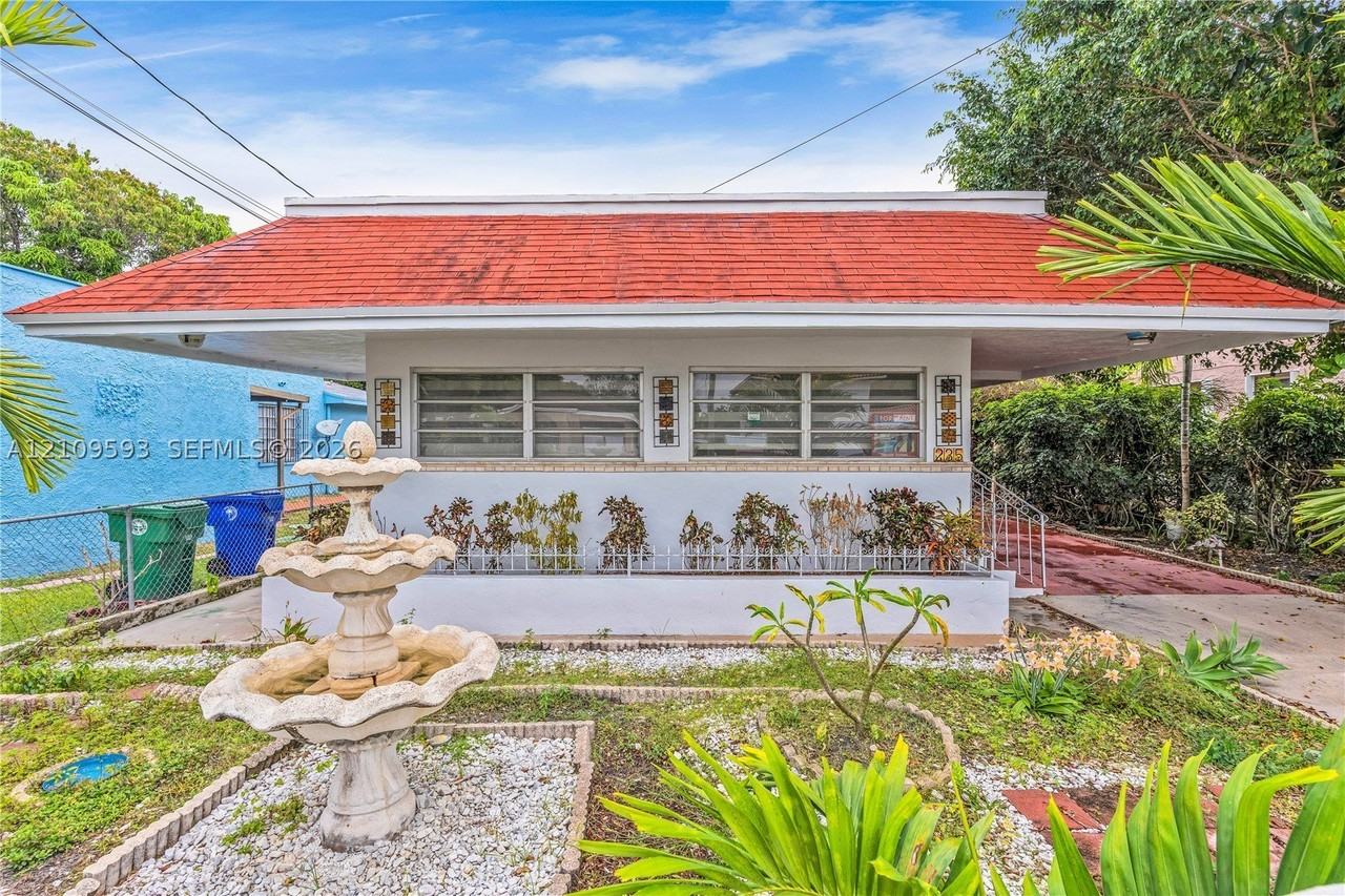 235 Sw 64th Ave #A - Photo 2 of 26