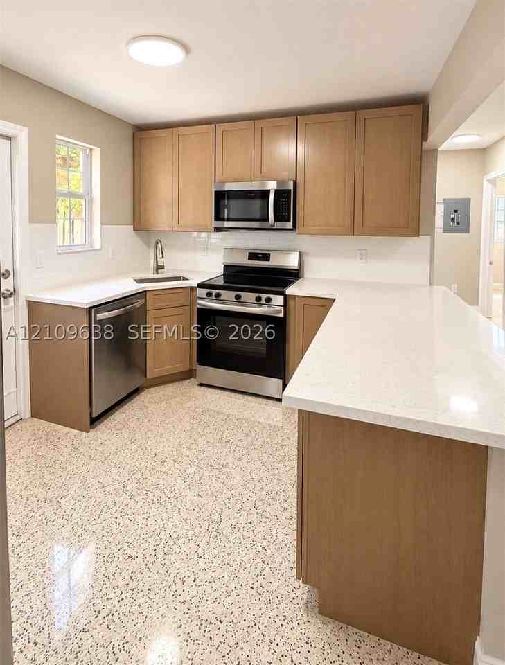 1237 Nw 5th St #1