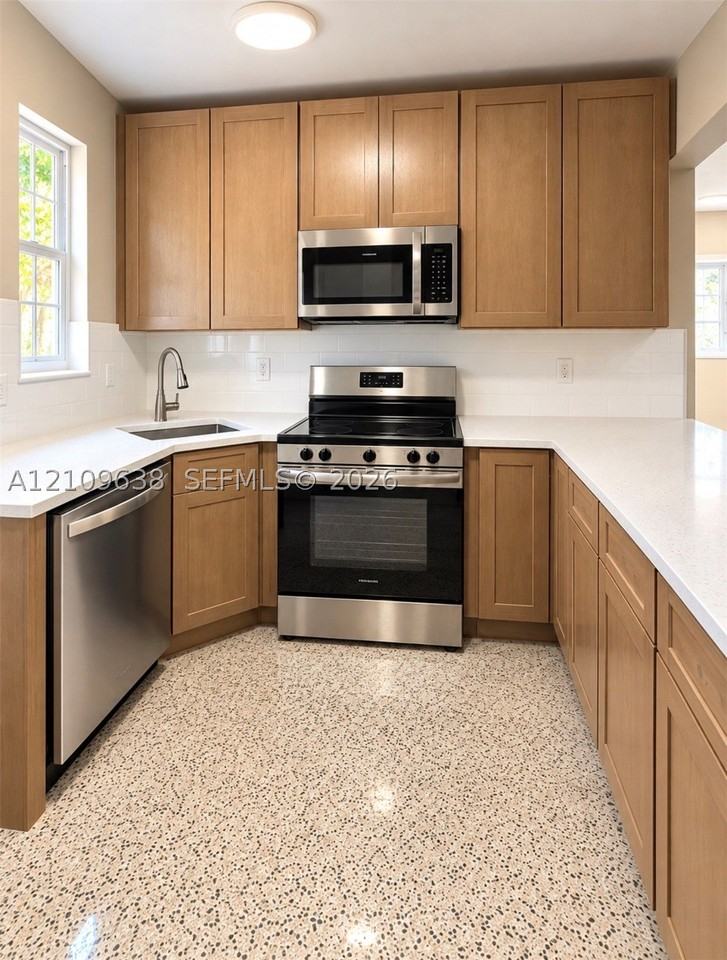 1237 Nw 5th St #1 - Photo 2 of 10