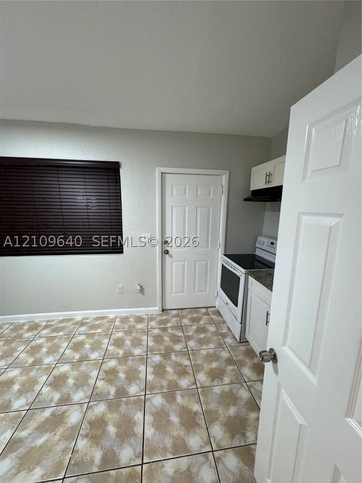 17325 Homestead Ave #4 - Photo 2 of 12