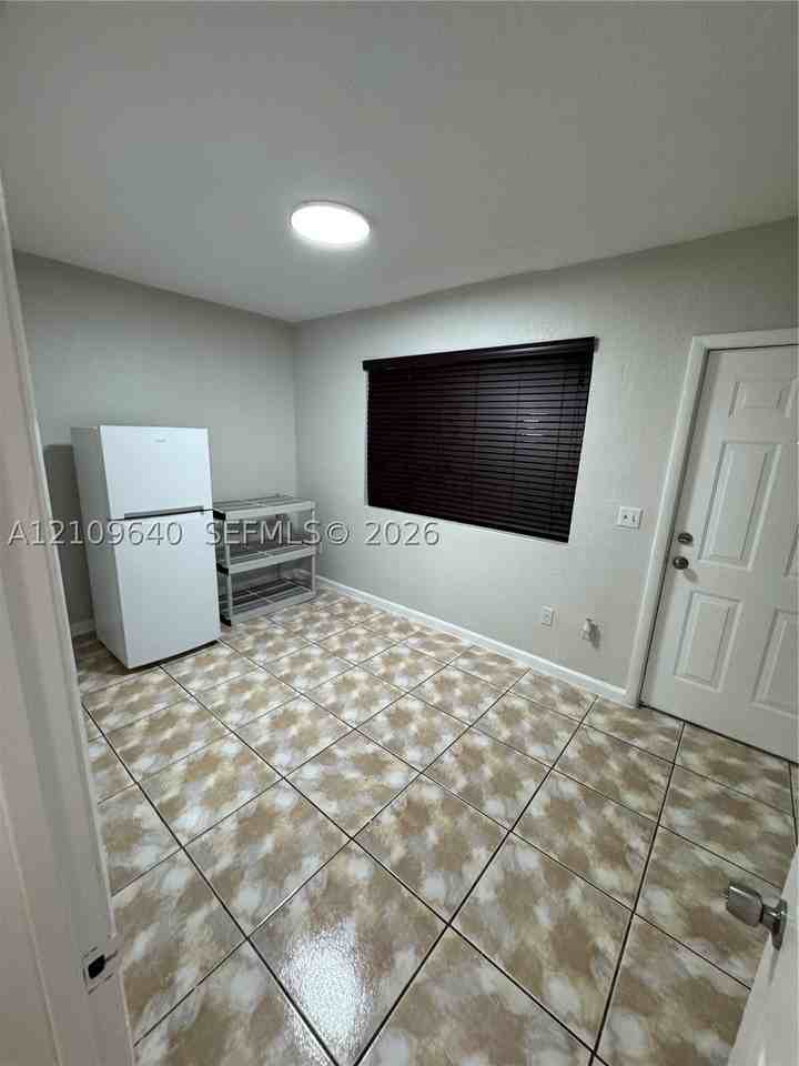 17325 Homestead Ave #4 - Photo 3 of 12