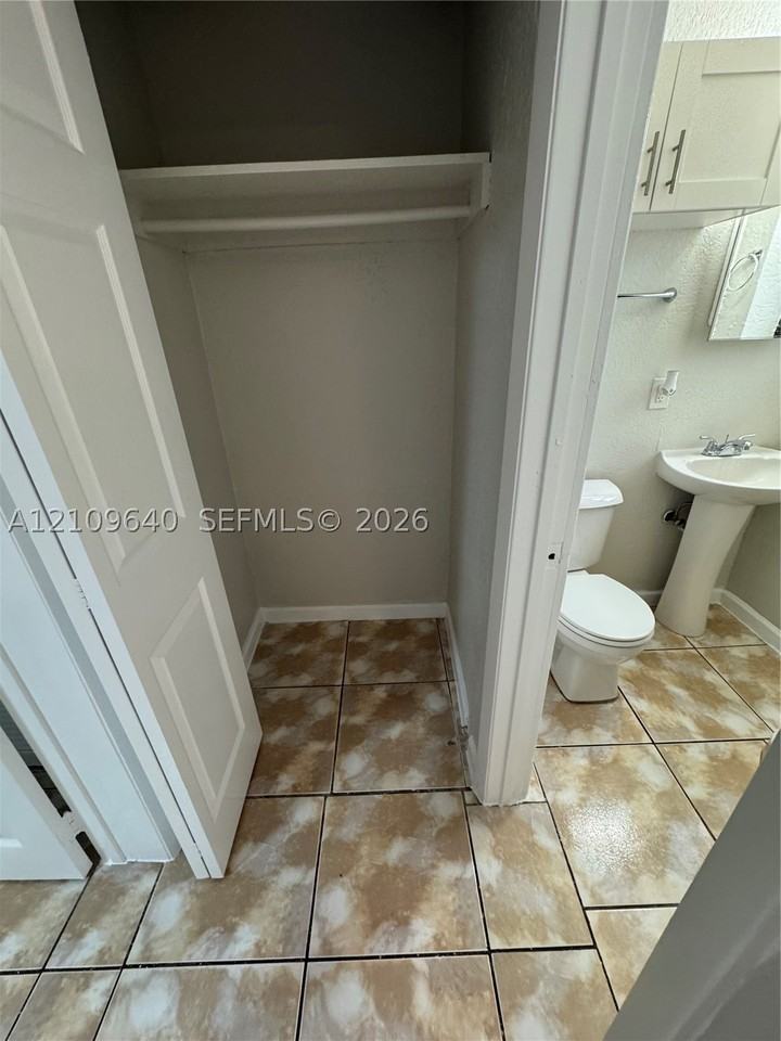 17325 Homestead Ave #4 - Photo 5 of 12