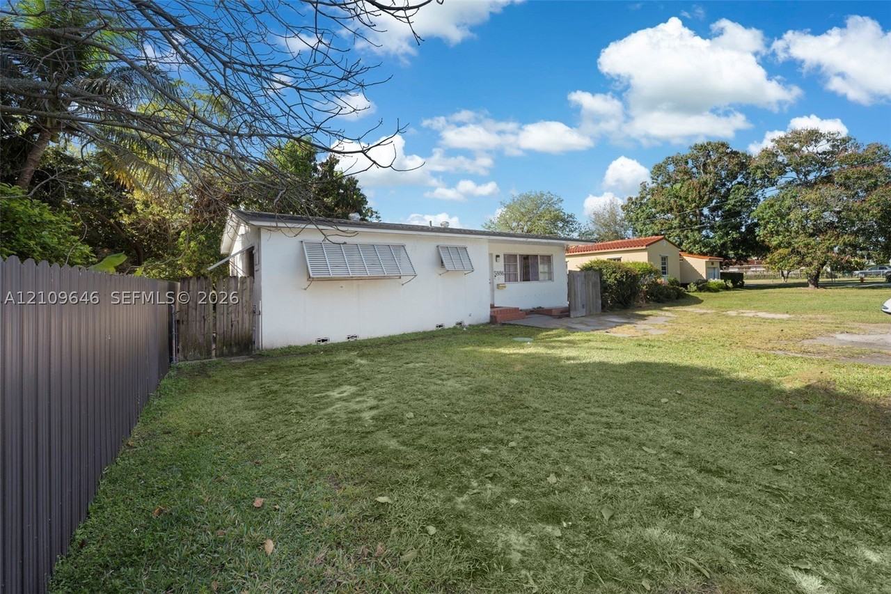 5886 Sw 20th St - Photo 2 of 9