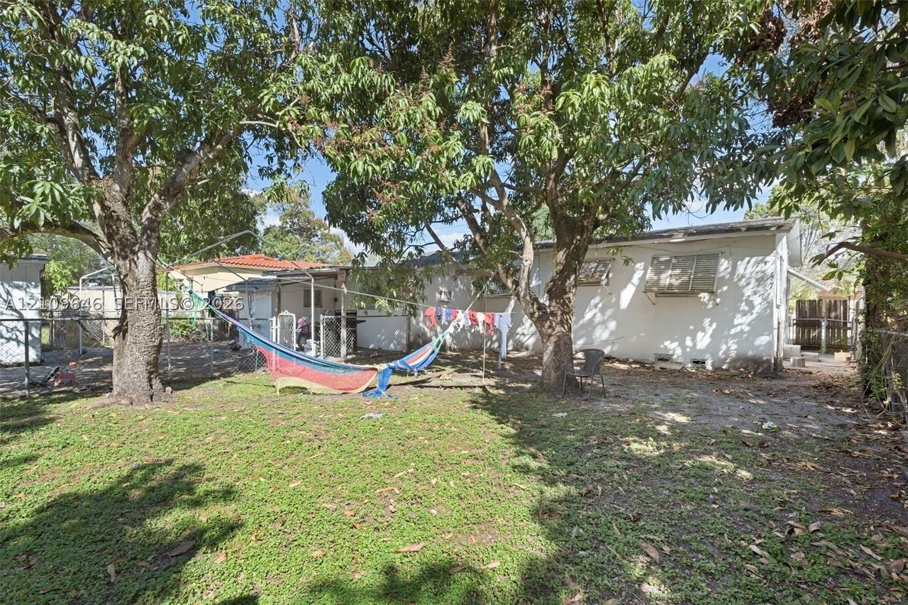 5886 Sw 20th St - Photo 5 of 9