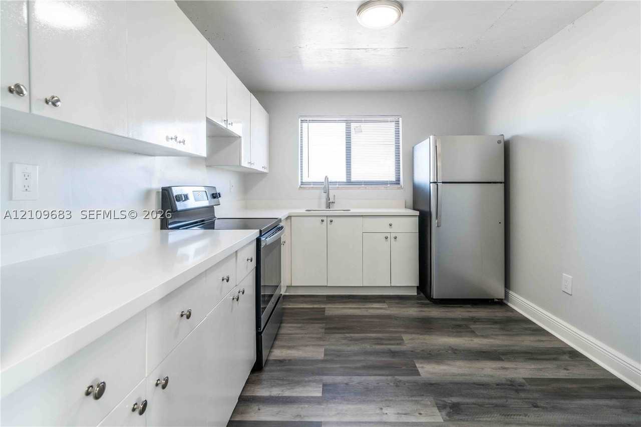 6960 Rue Vendome #501 - Photo 5 of 23