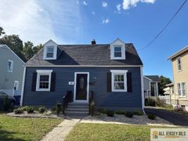 featured image of 16 Oakwood Pl