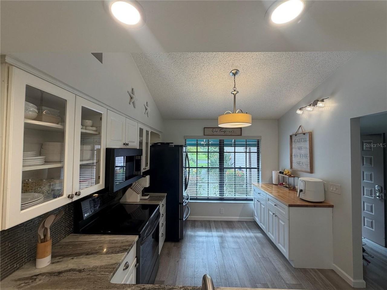 5847 Clubside Dr - Photo 7 of 32