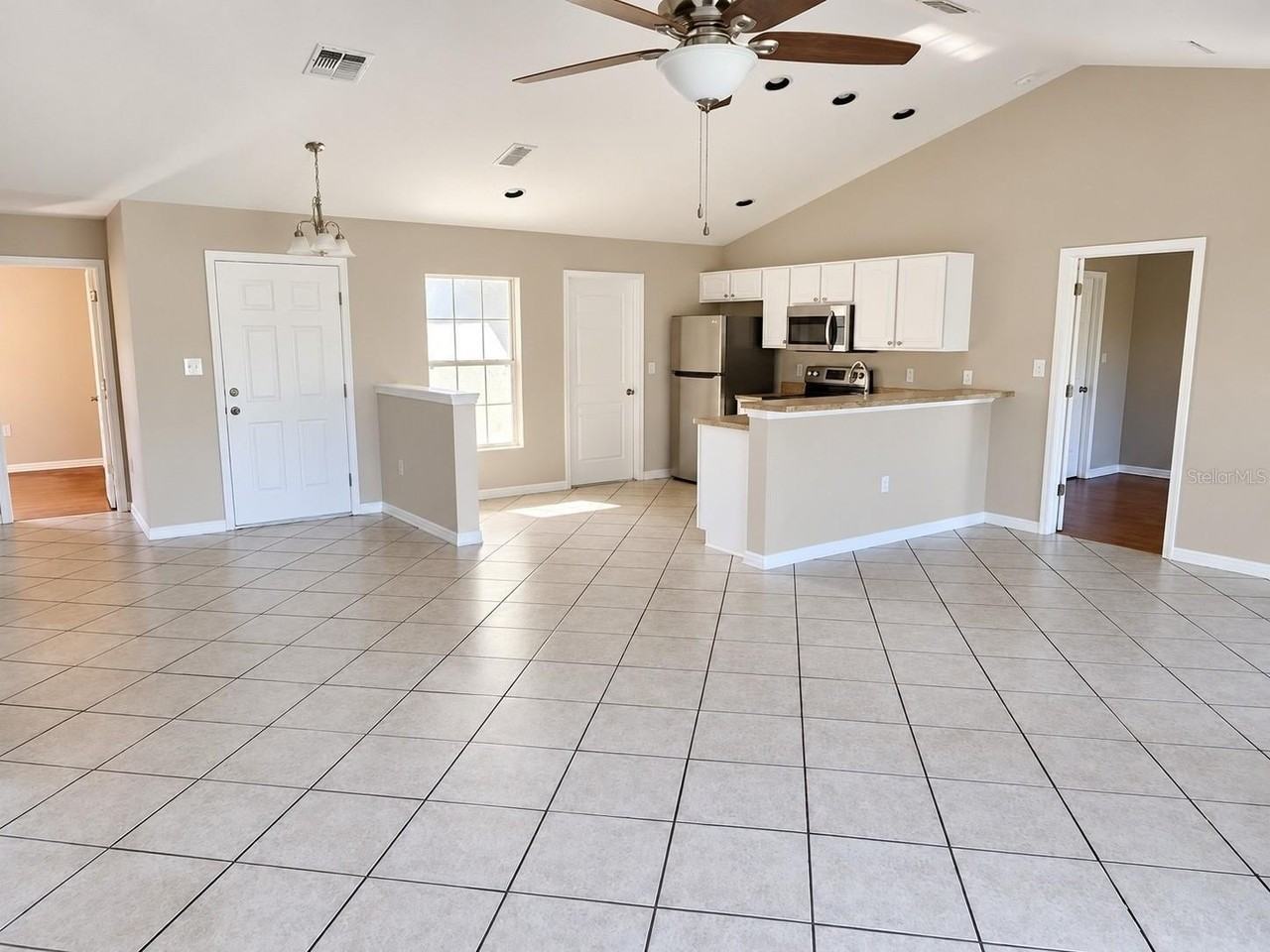 11635 Fairmont Ave - Photo 3 of 7