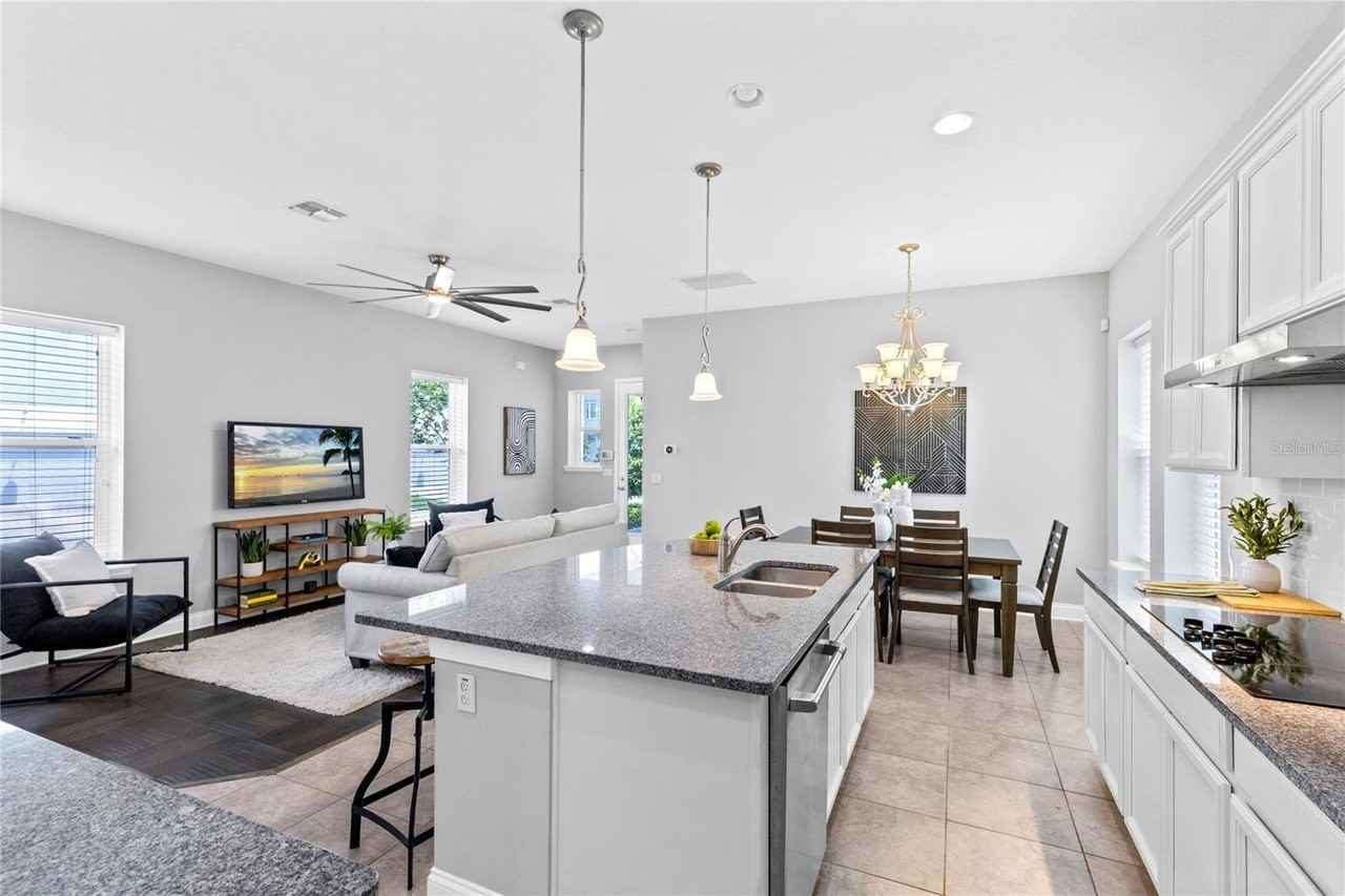 7749 Laureate Blvd - Photo 4 of 49