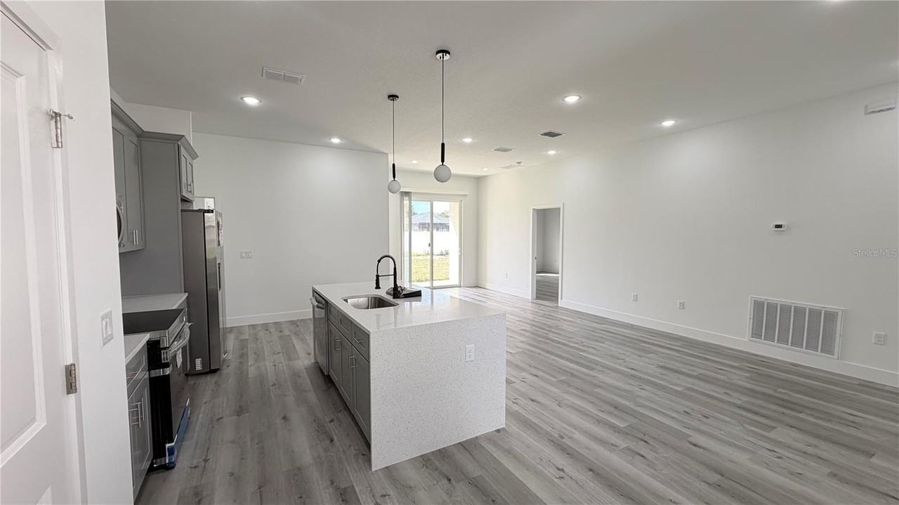 12834 Sw 67th Ave - Photo 3 of 33