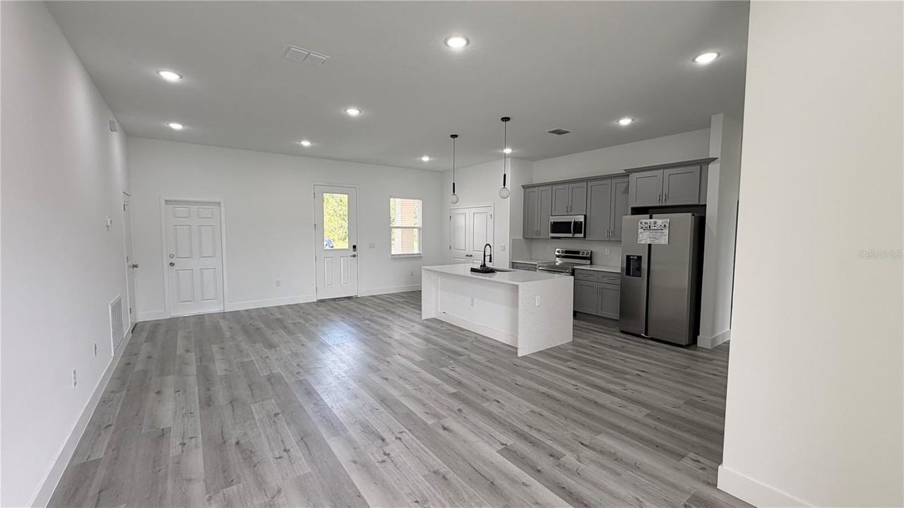 12834 Sw 67th Ave - Photo 5 of 33