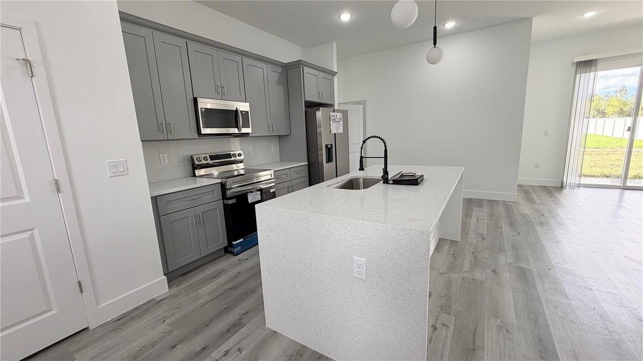 12834 Sw 67th Ave - Photo 6 of 33
