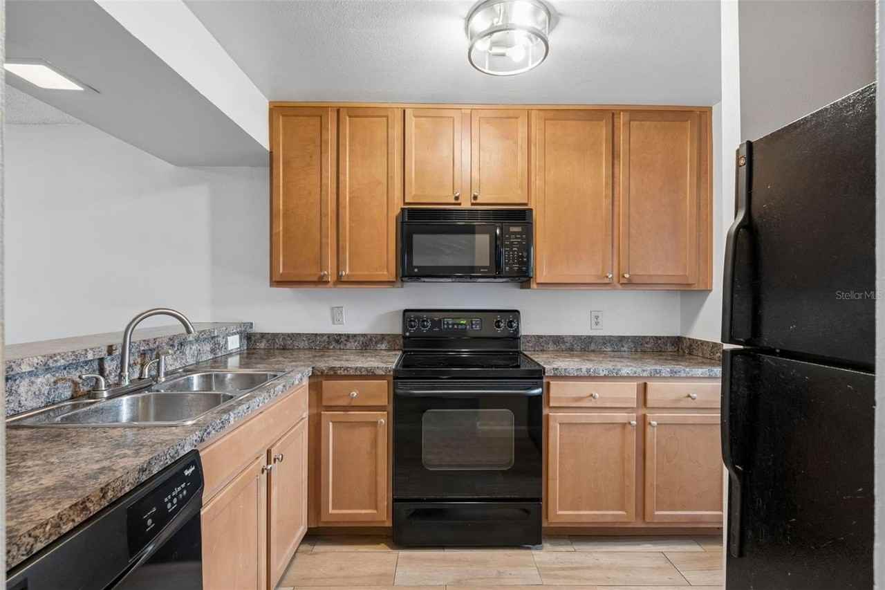 2818 Plaza Terrace Dr #2818 - Photo 4 of 25