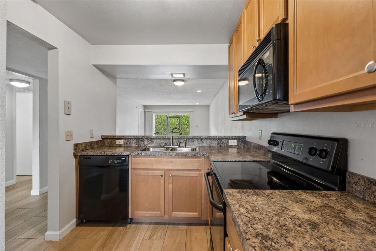 2818 Plaza Terrace Dr #2818 - Photo 5 of 25