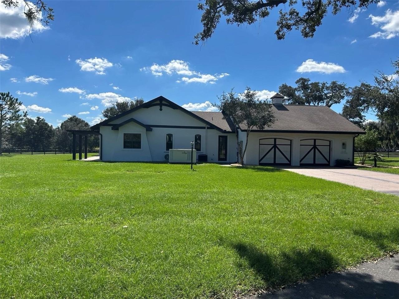 2381 Nw 100th Ave - Photo 2 of 50