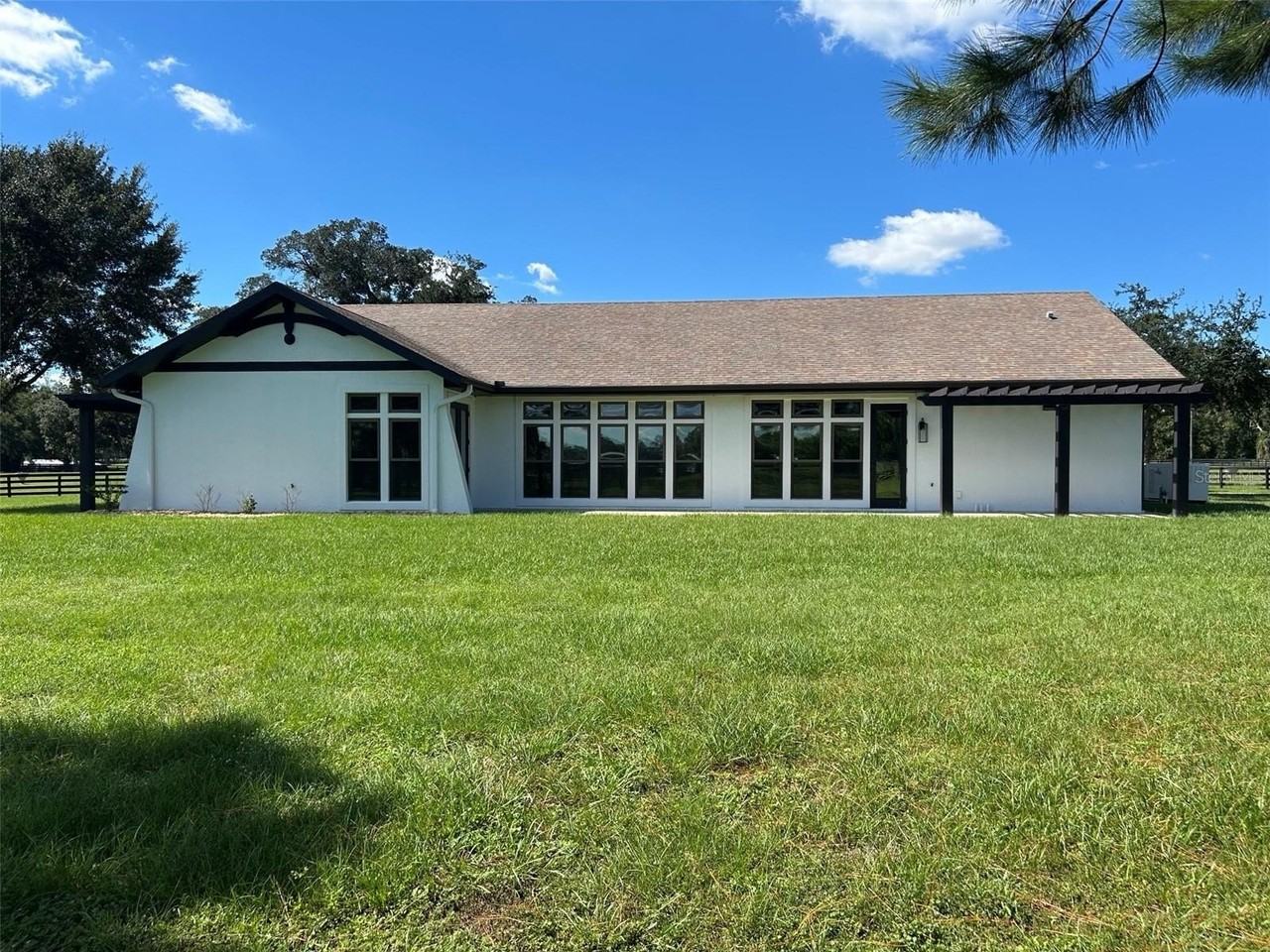 2381 Nw 100th Ave - Photo 3 of 50