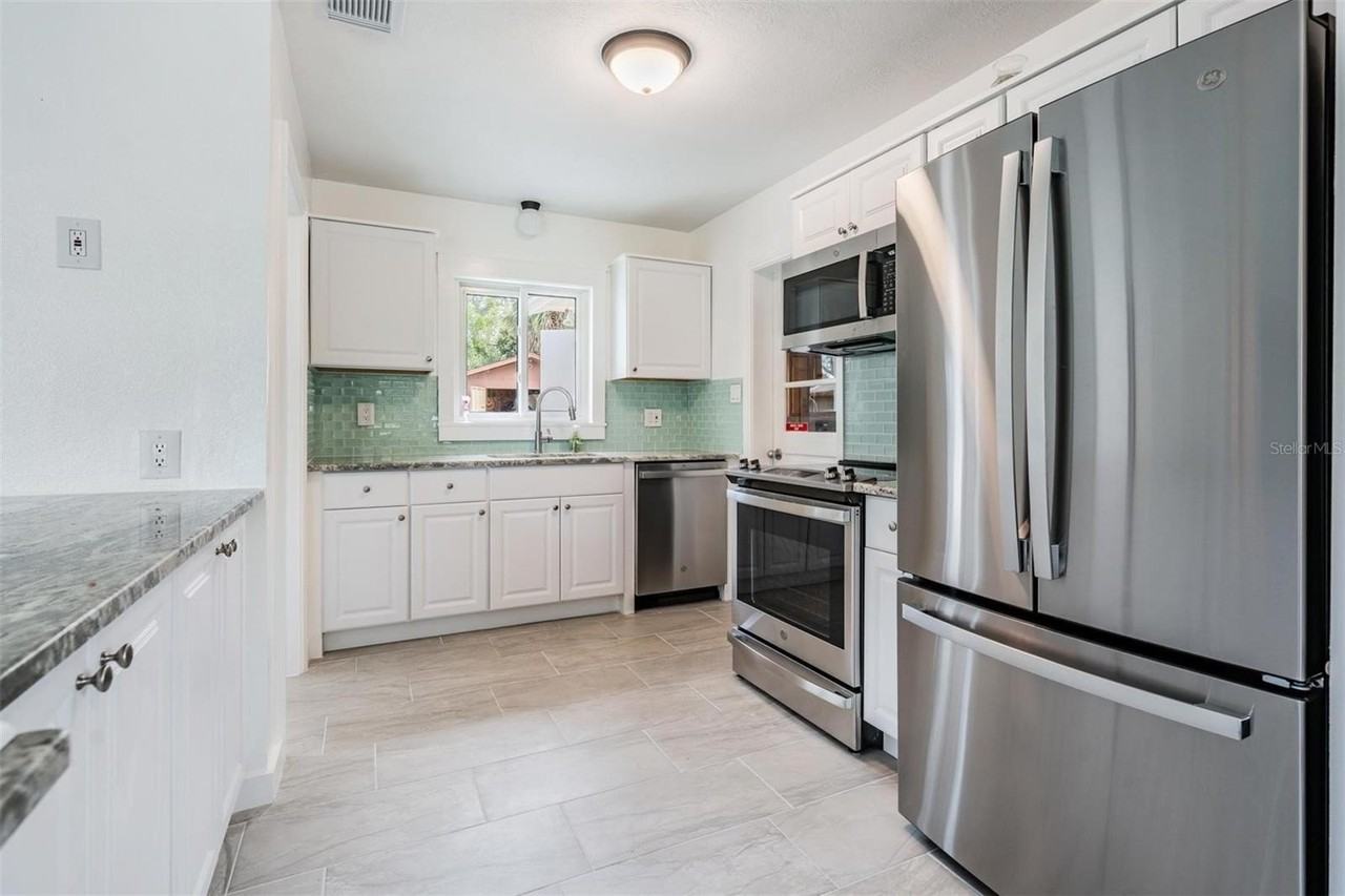 14704 Sunset Dr - Photo 6 of 47