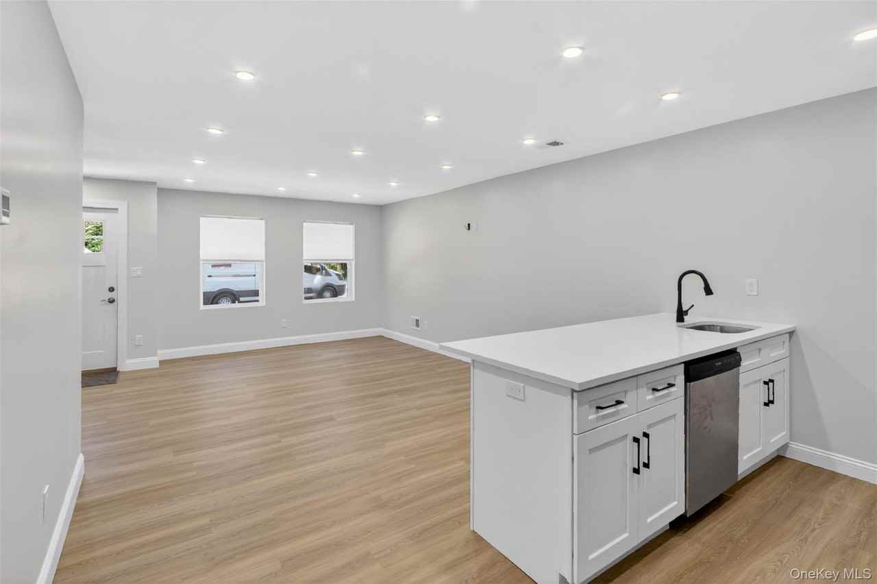 54 Manor Pl - Photo 3 of 33