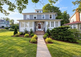 featured image of 306 Soundview Ave #RIGHT