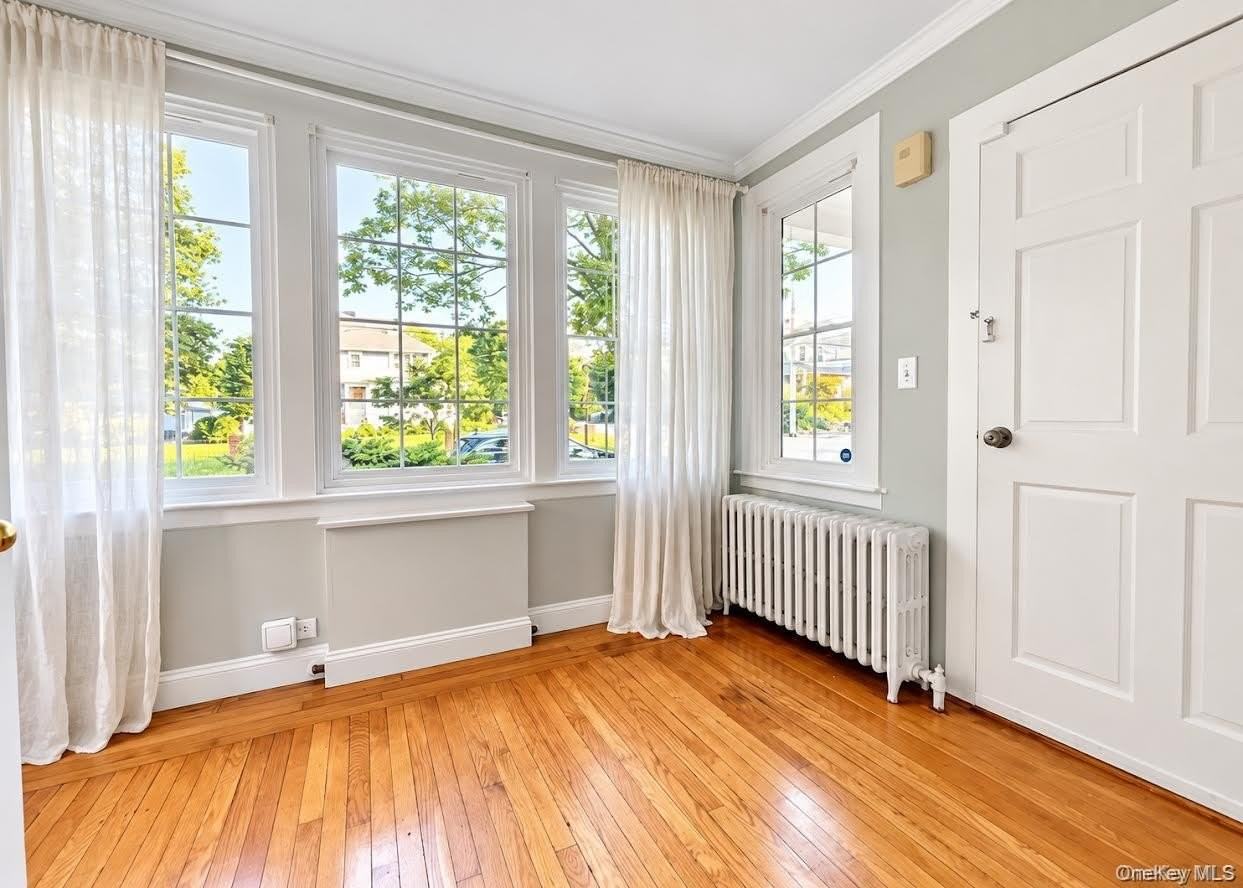 306 Soundview Ave - Photo 2 of 23