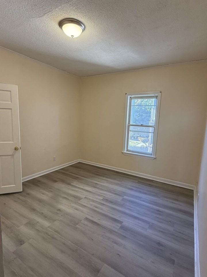 212 Lowell St #3W - Photo 5 of 10