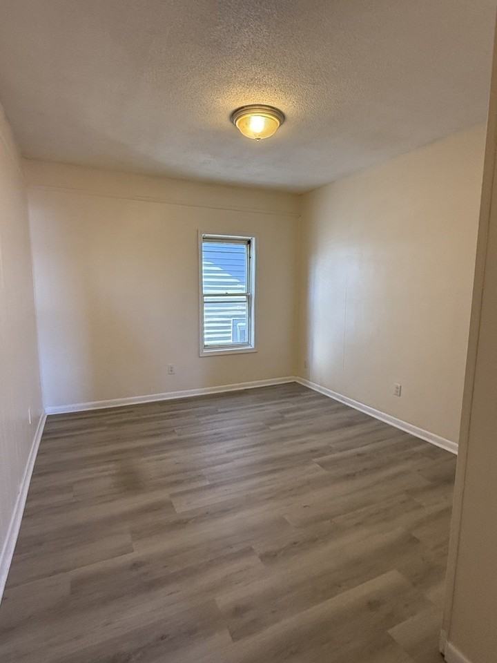 212 Lowell St #3W - Photo 6 of 10