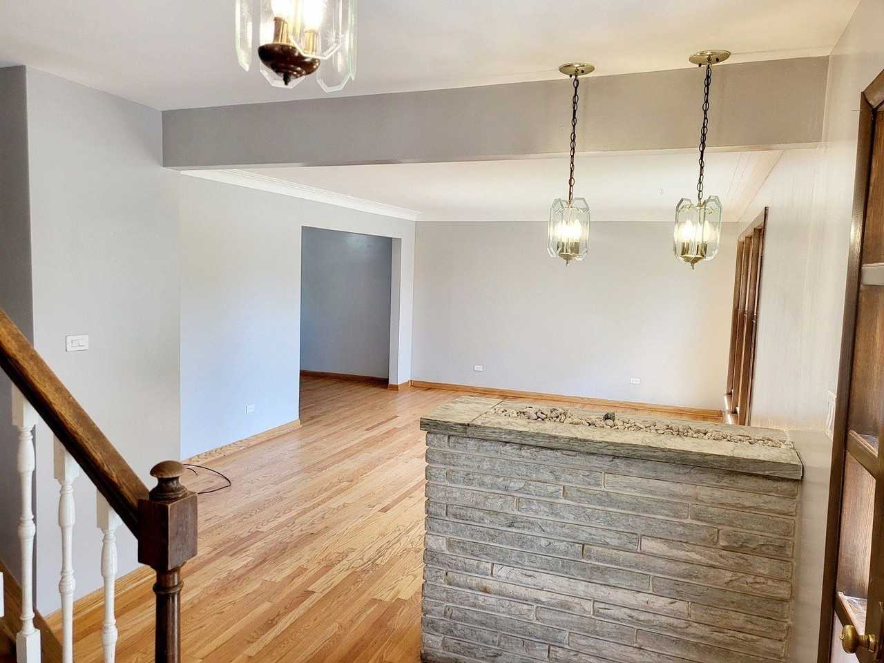 10312 S Kenneth Ave - Photo 2 of 28