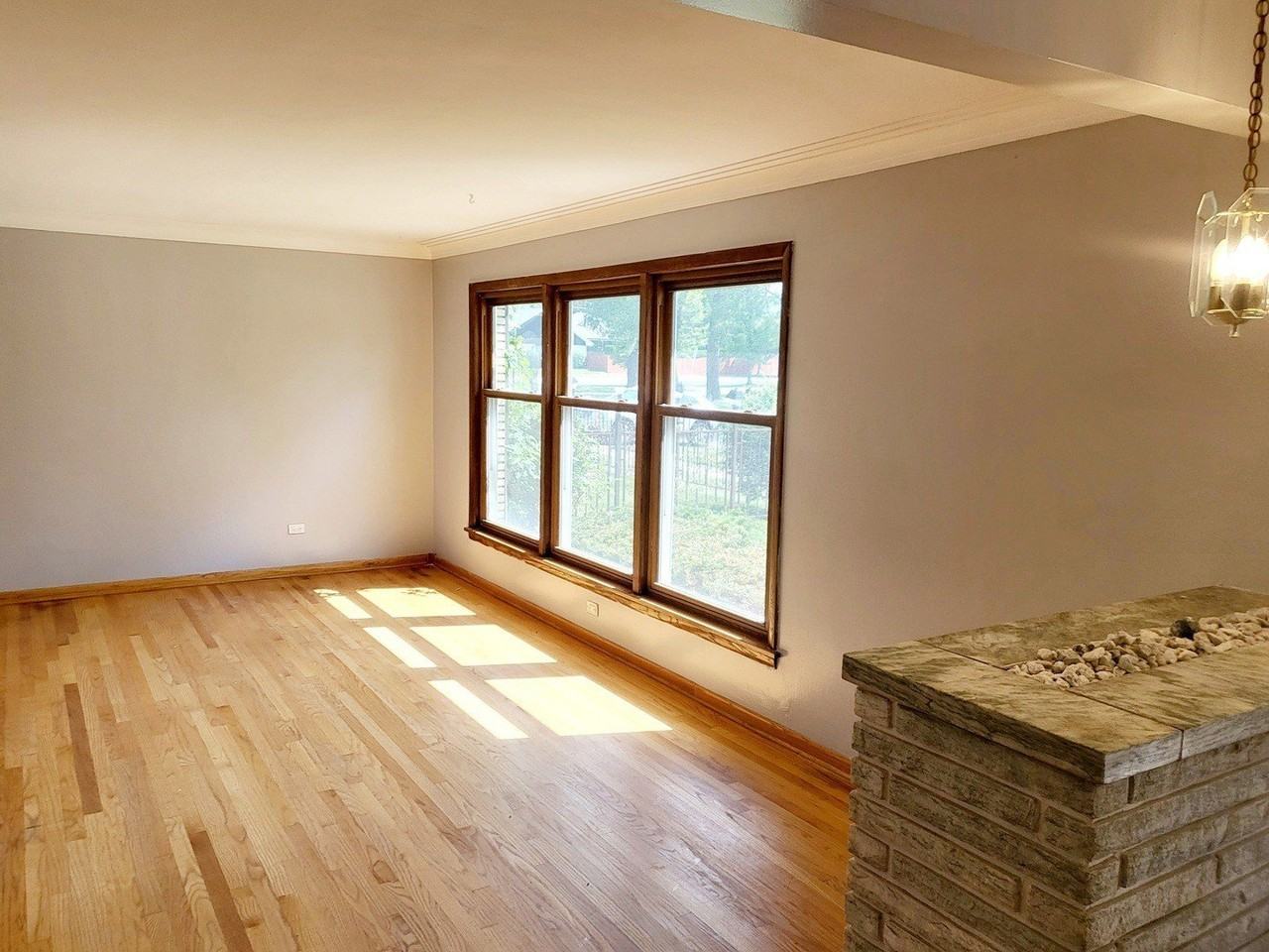 10312 S Kenneth Ave - Photo 3 of 28