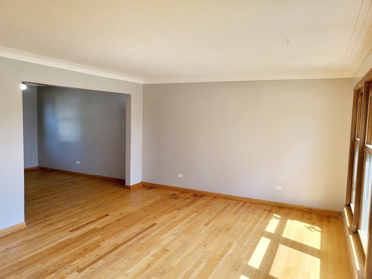 10312 S Kenneth Ave - Photo 4 of 28