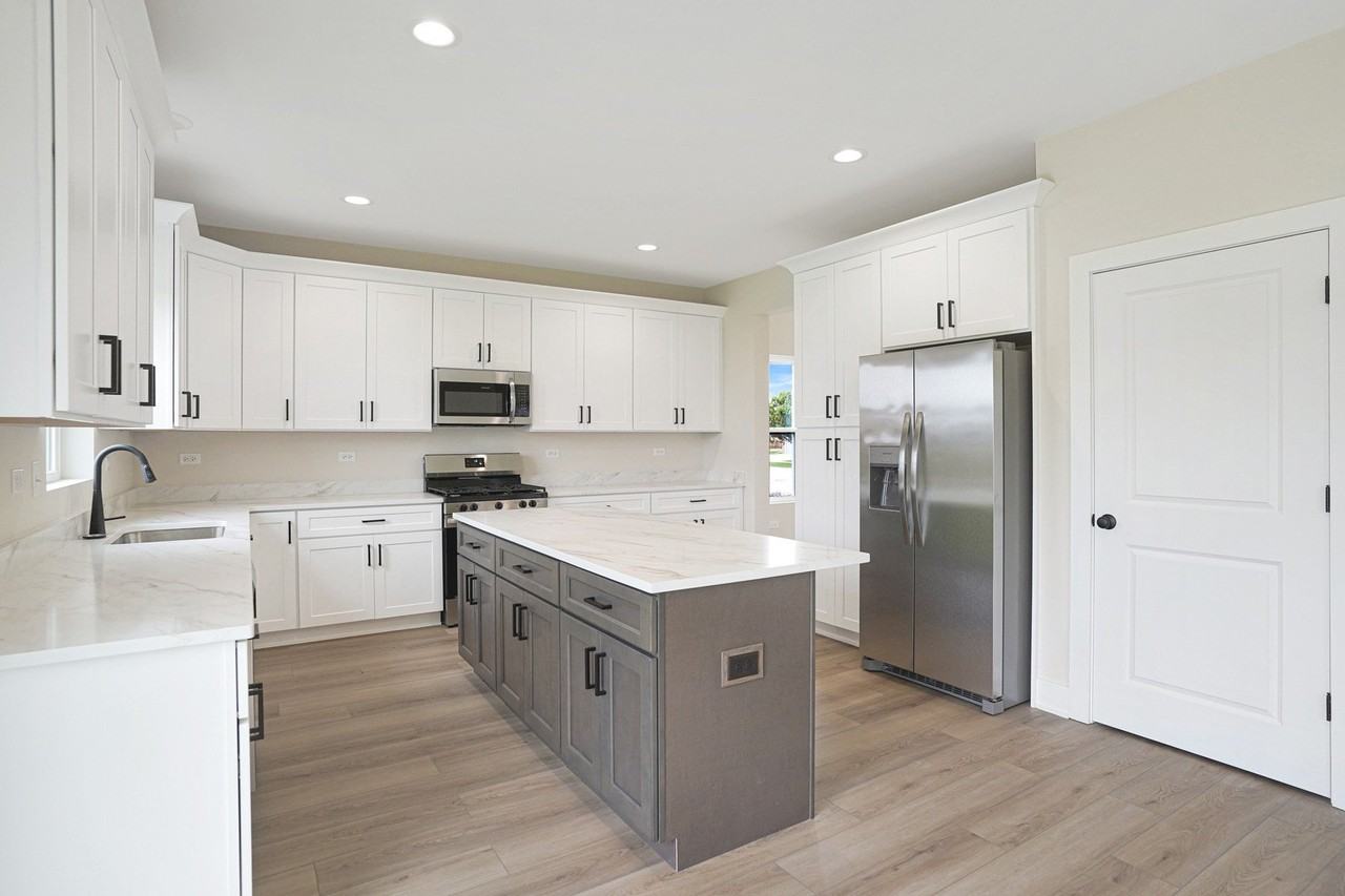 933 Covey Ln - Photo 6 of 28