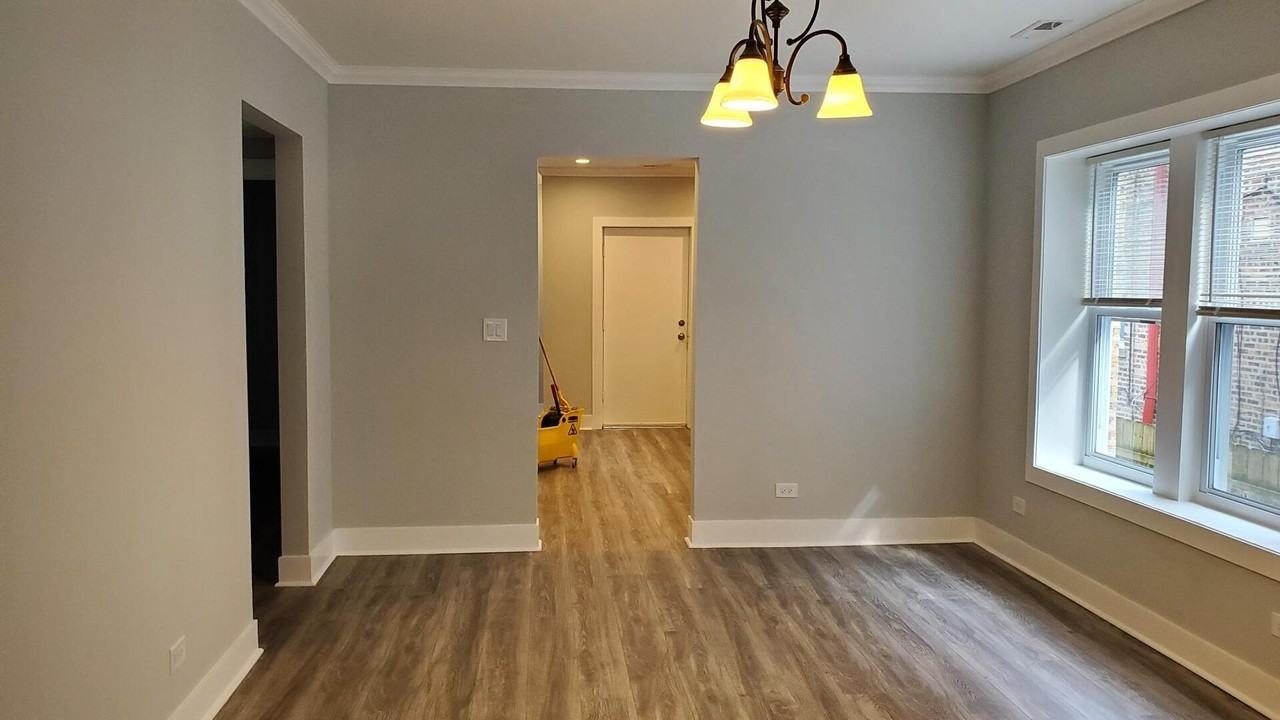 6707 N Artesian Ave #1 - Photo 3 of 8