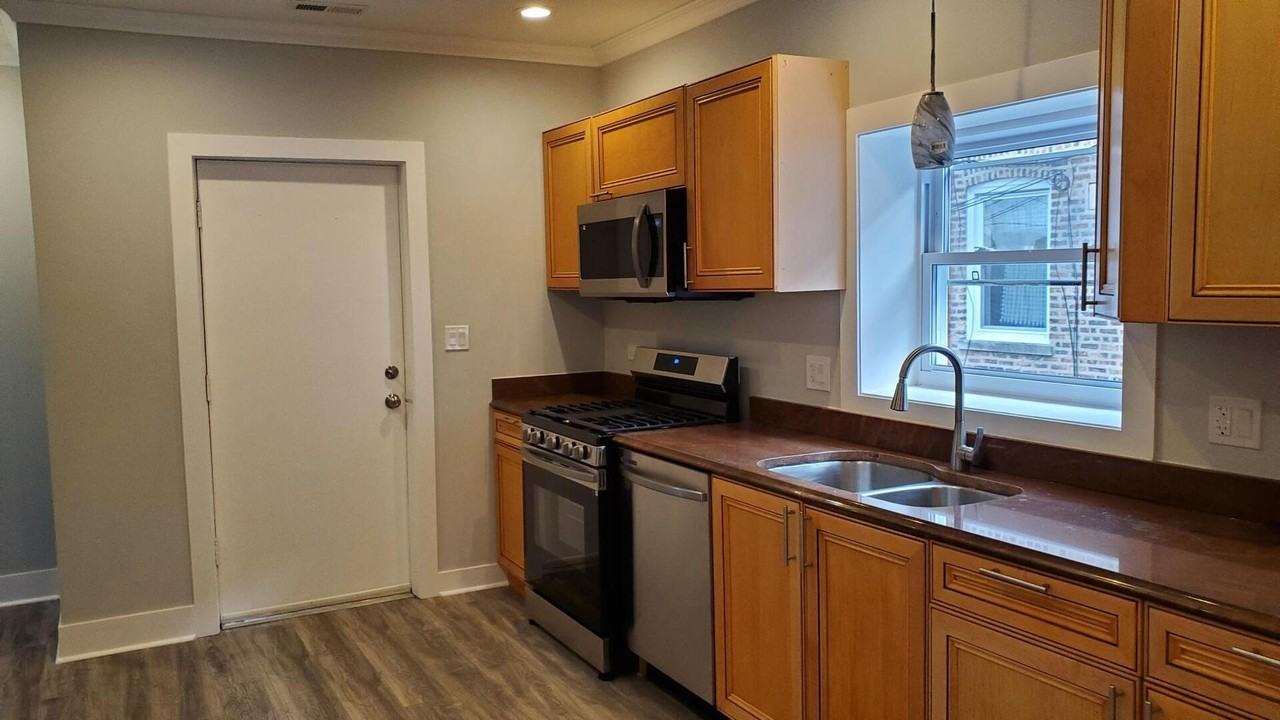 6707 N Artesian Ave #1 - Photo 6 of 8